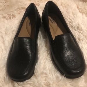 Clark’s black leather loafers size 7.5
